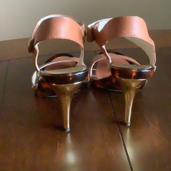 Michael Kors summer sandal heels. Size 9. Camel leather with brass accents. - Picture 3 of 3